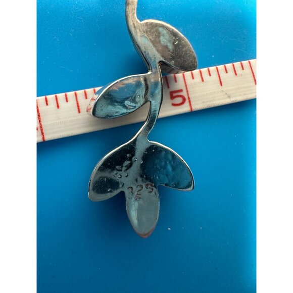 Sterling Silver and Coral Pendant 11 grams - Picture 2 of 4